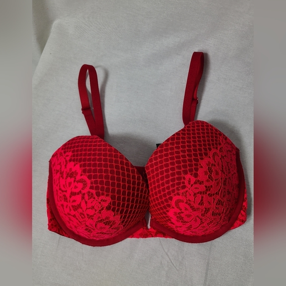 Victorias secret Very sexy push up bra size 32DD- Read description